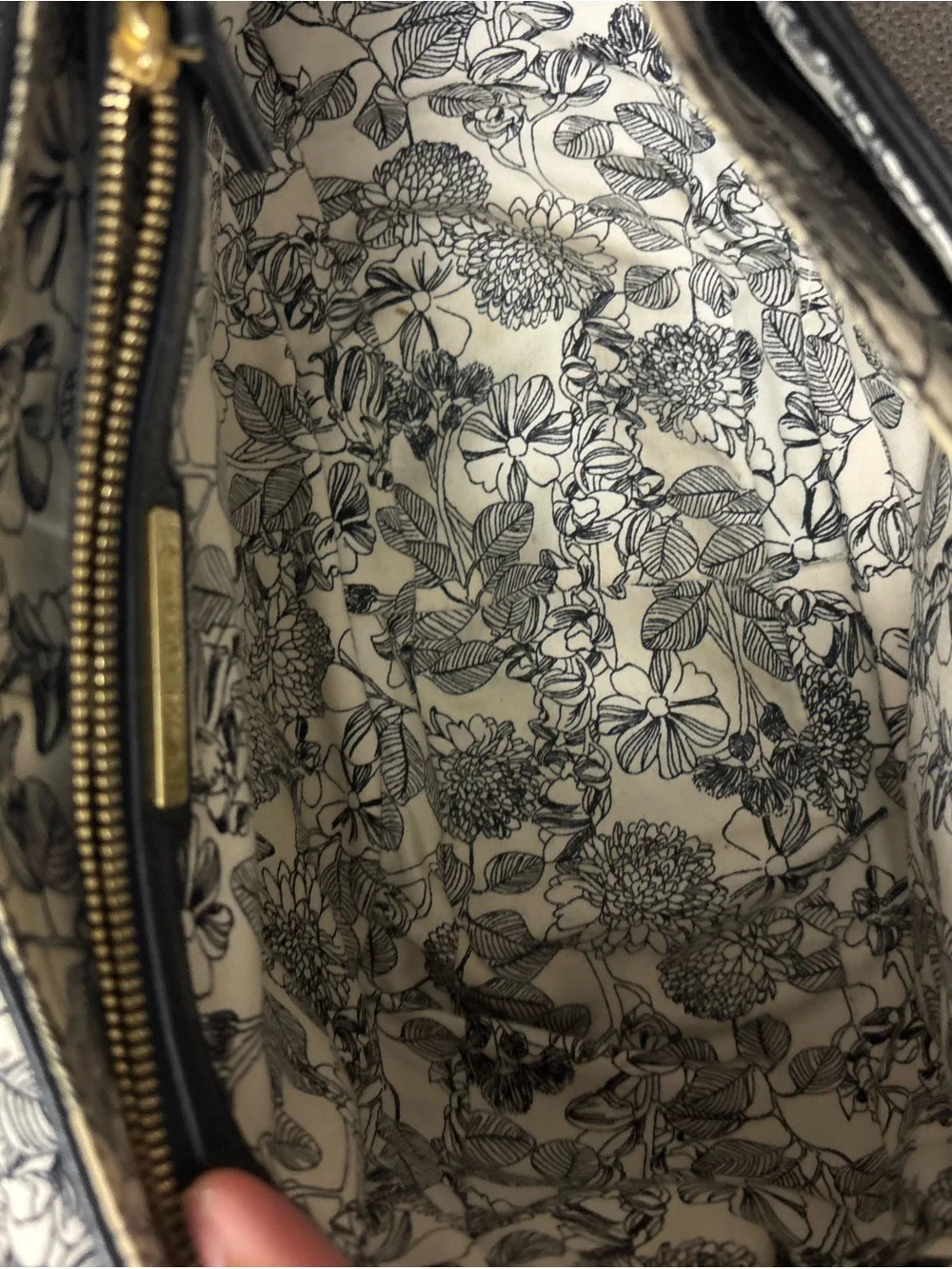 Vera Bradley Carson Saddle